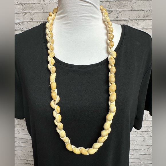 Vintage Double Cowrie Shell Necklace Hawaiian Wedding Lei 17.5 in. - Picture 12 of 13